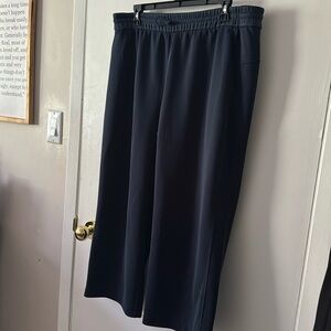 Lululemon soft stream straight cropped pants size 14 Navy blue